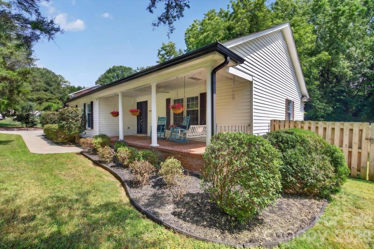 4124 Bridgewood Lane, Charlotte NC 28226