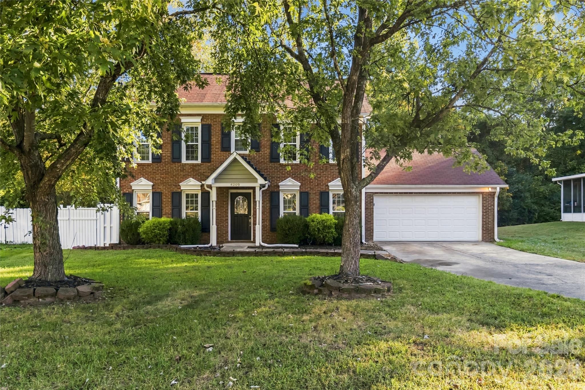 4209 Hounds Run Drive, Matthews NC 28105