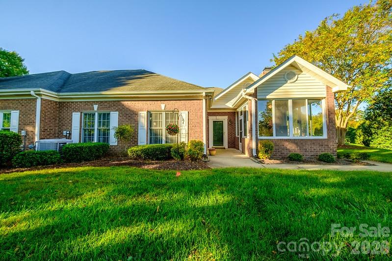 8562 Highland Glen Drive, Charlotte NC 28269