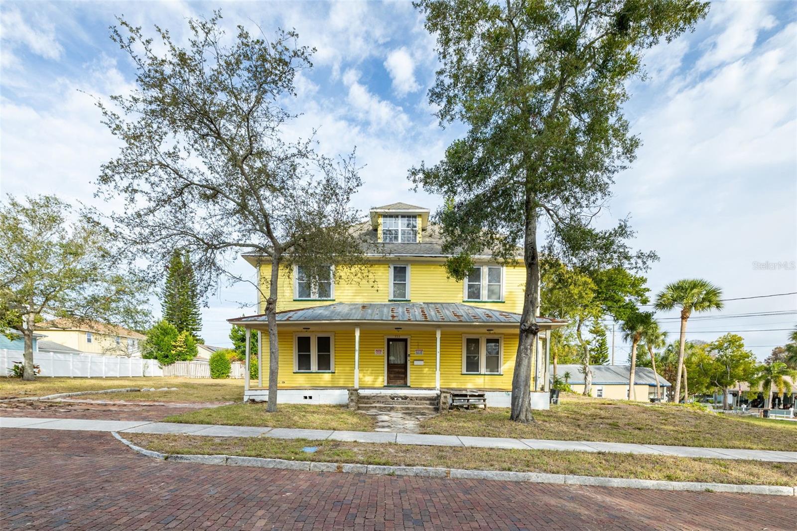 553 DIVISION ST, Tarpon Springs FL 34689