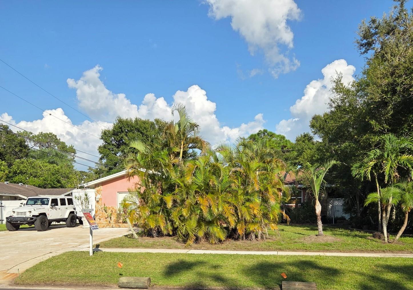 8665 MOCKINGBIRD LN, Seminole FL 33777