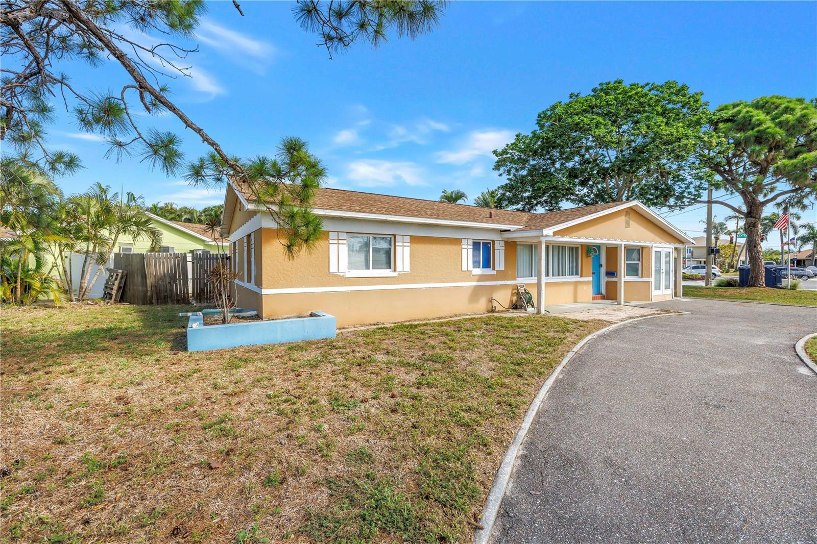 7901 CAUSEWAY BLVD S, St Petersburg FL 33707