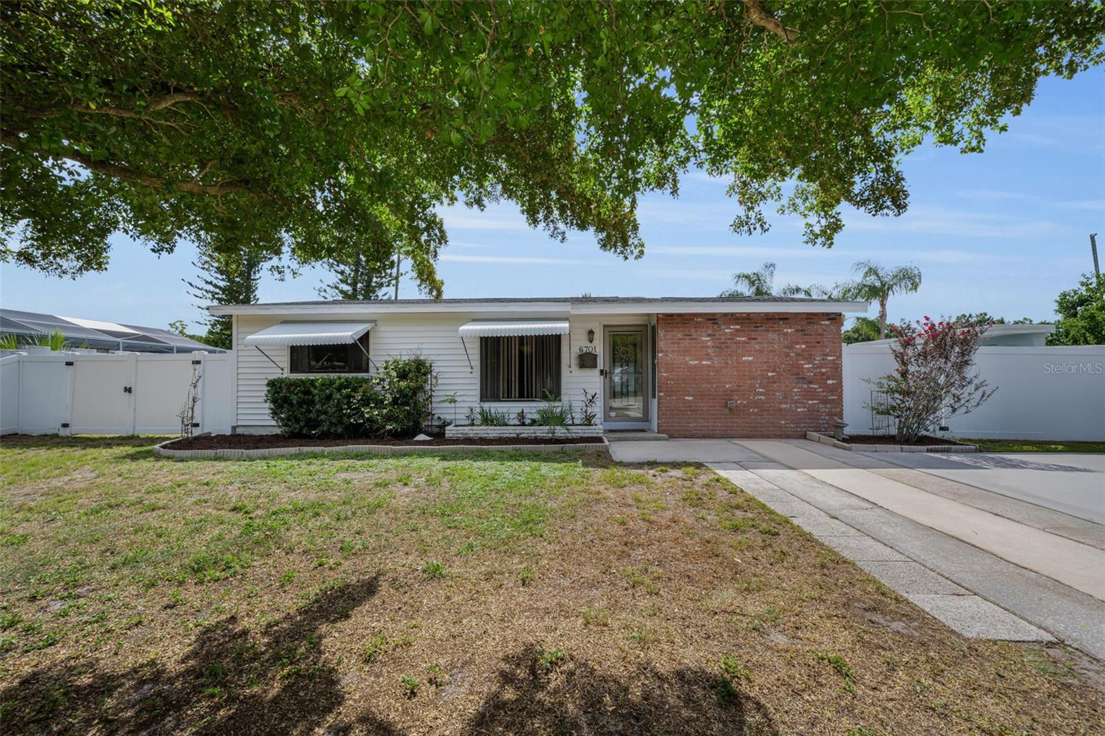 6701 ORCHARD DR N, St Petersburg FL 33702