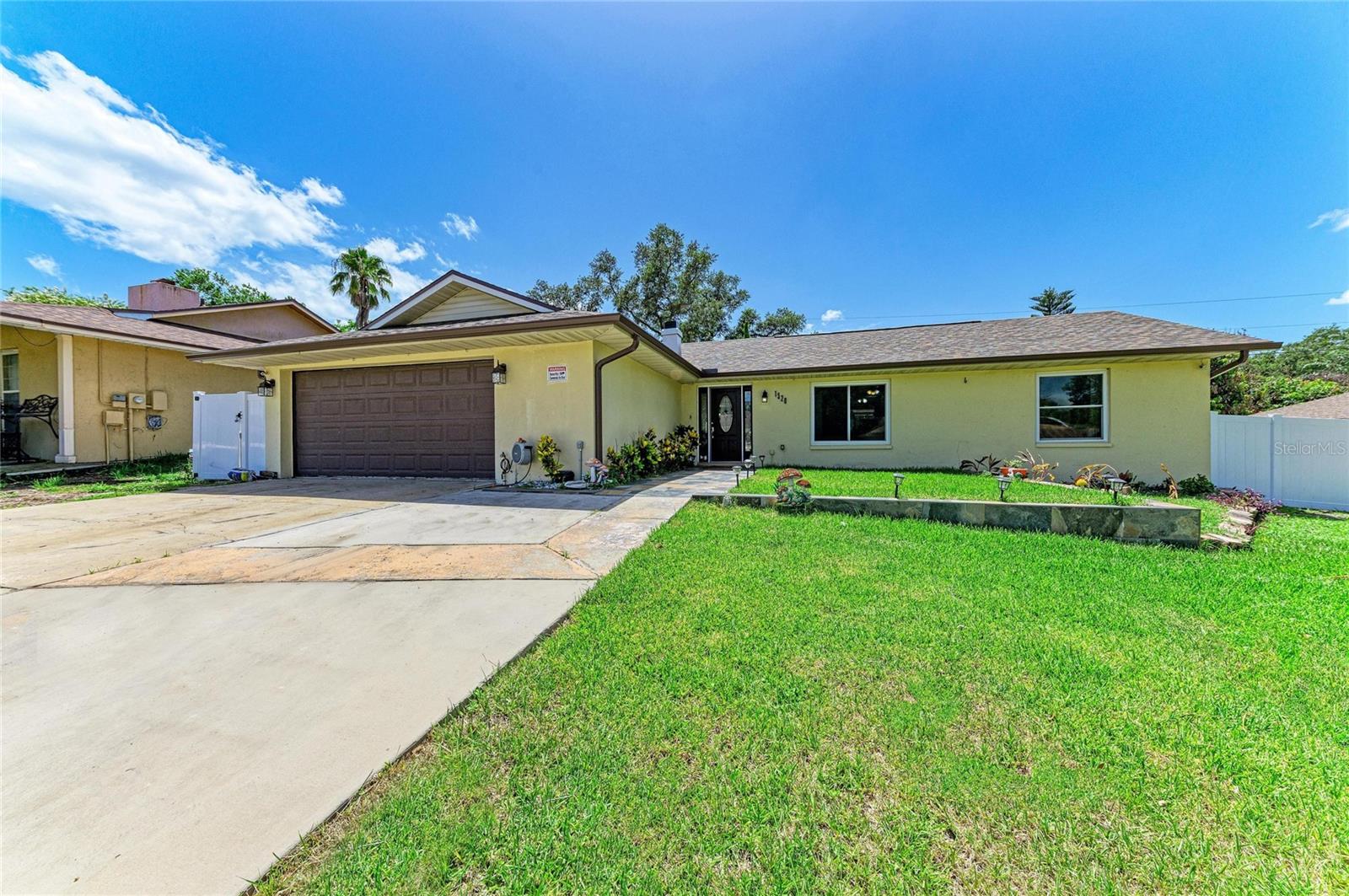 1520 SUNNYHILLS DR, Brandon FL 33510