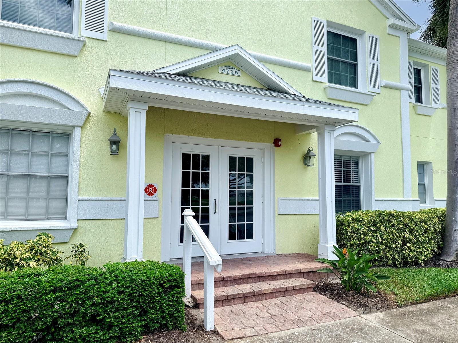 4728 BEACH DR SE #B, St Petersburg FL 33705