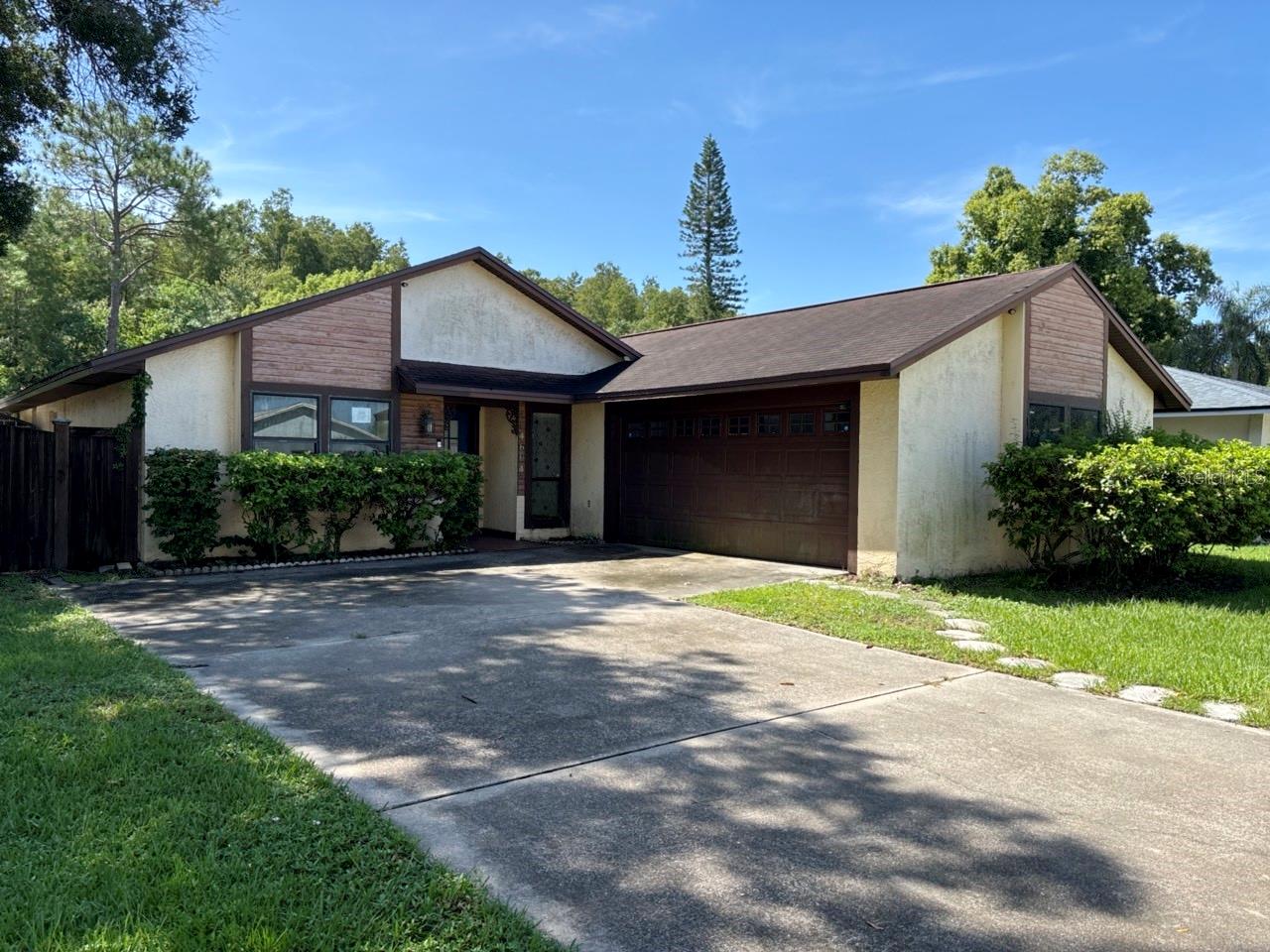 4604 RIDGE PT, Tampa FL 33624