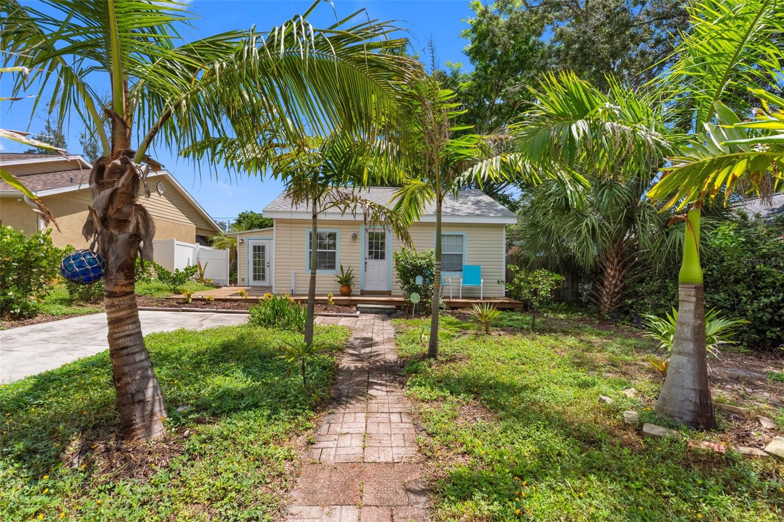 2222 QUINCY ST S, St Petersburg FL 33711