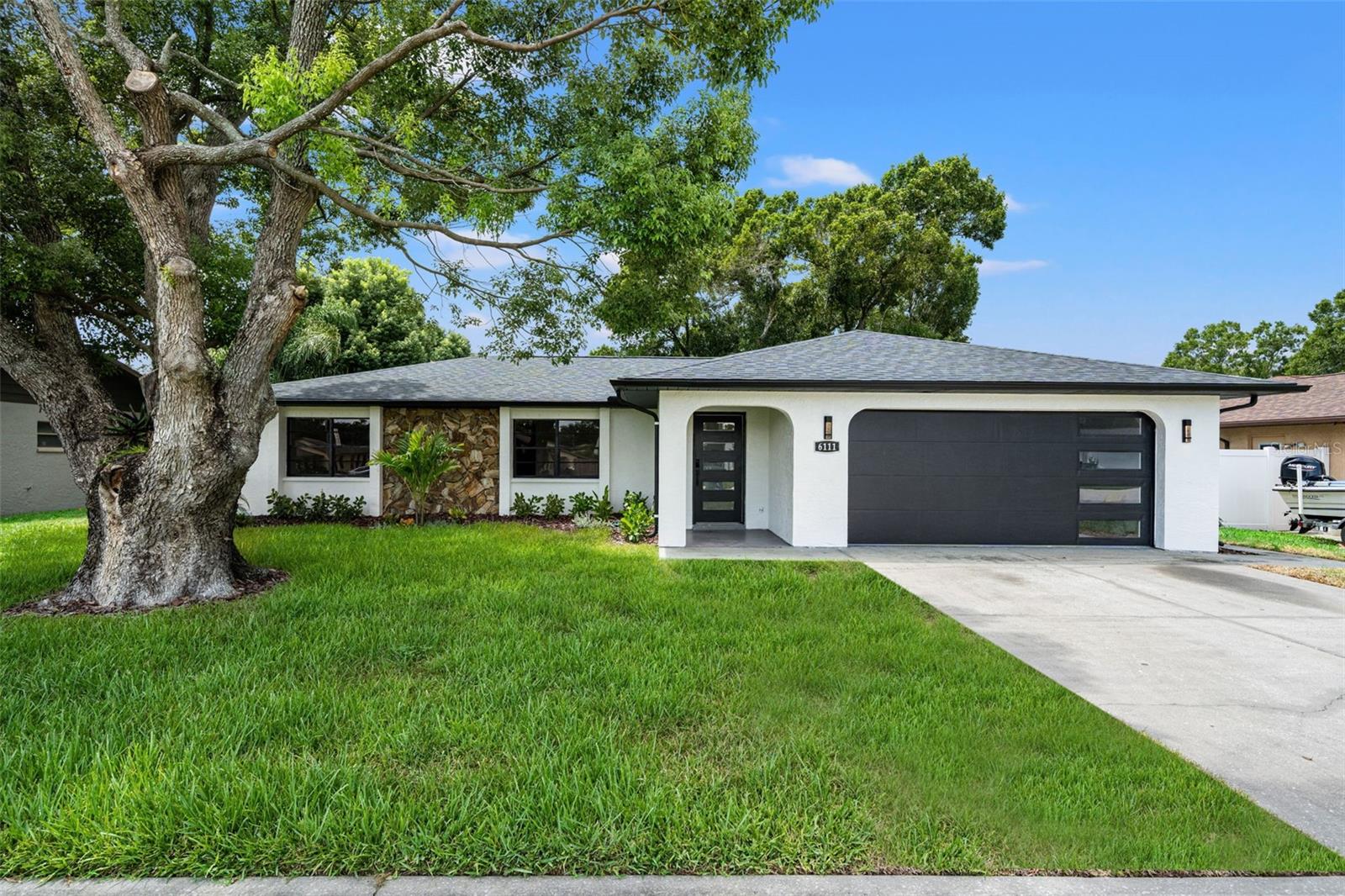 6111 18TH ST, Zephyrhills FL 33542