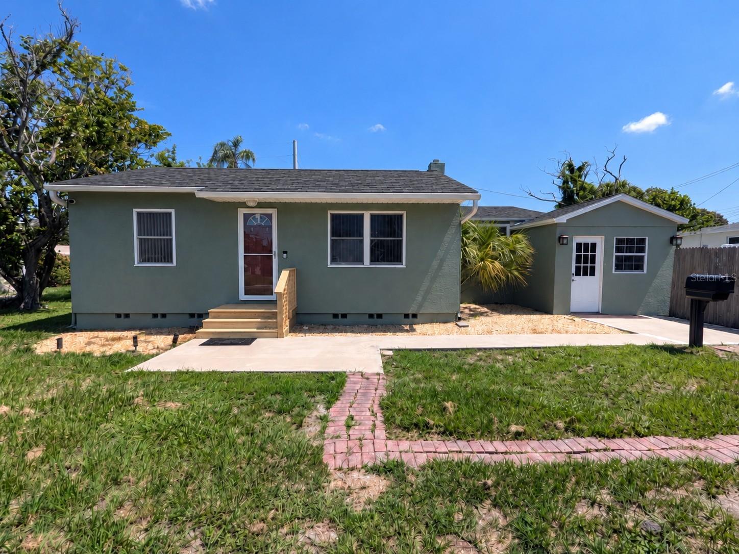 2749 16TH AVE N, St Petersburg FL 33713