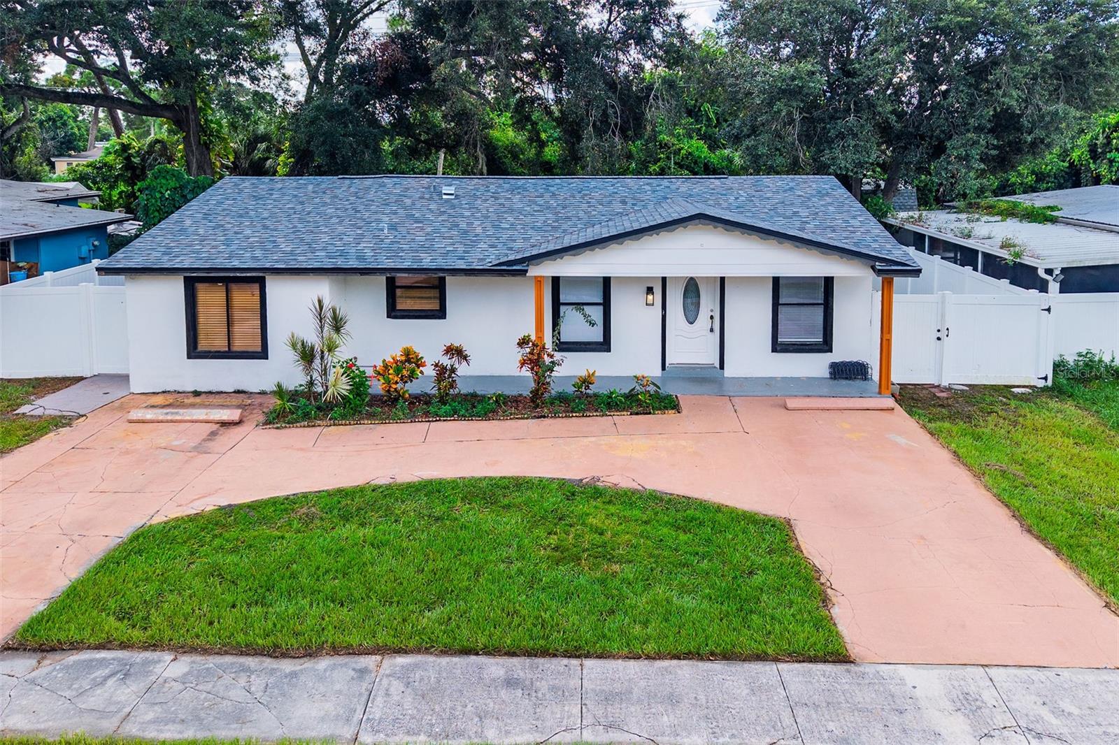 6524 LA MESA CIR, Tampa FL 33634