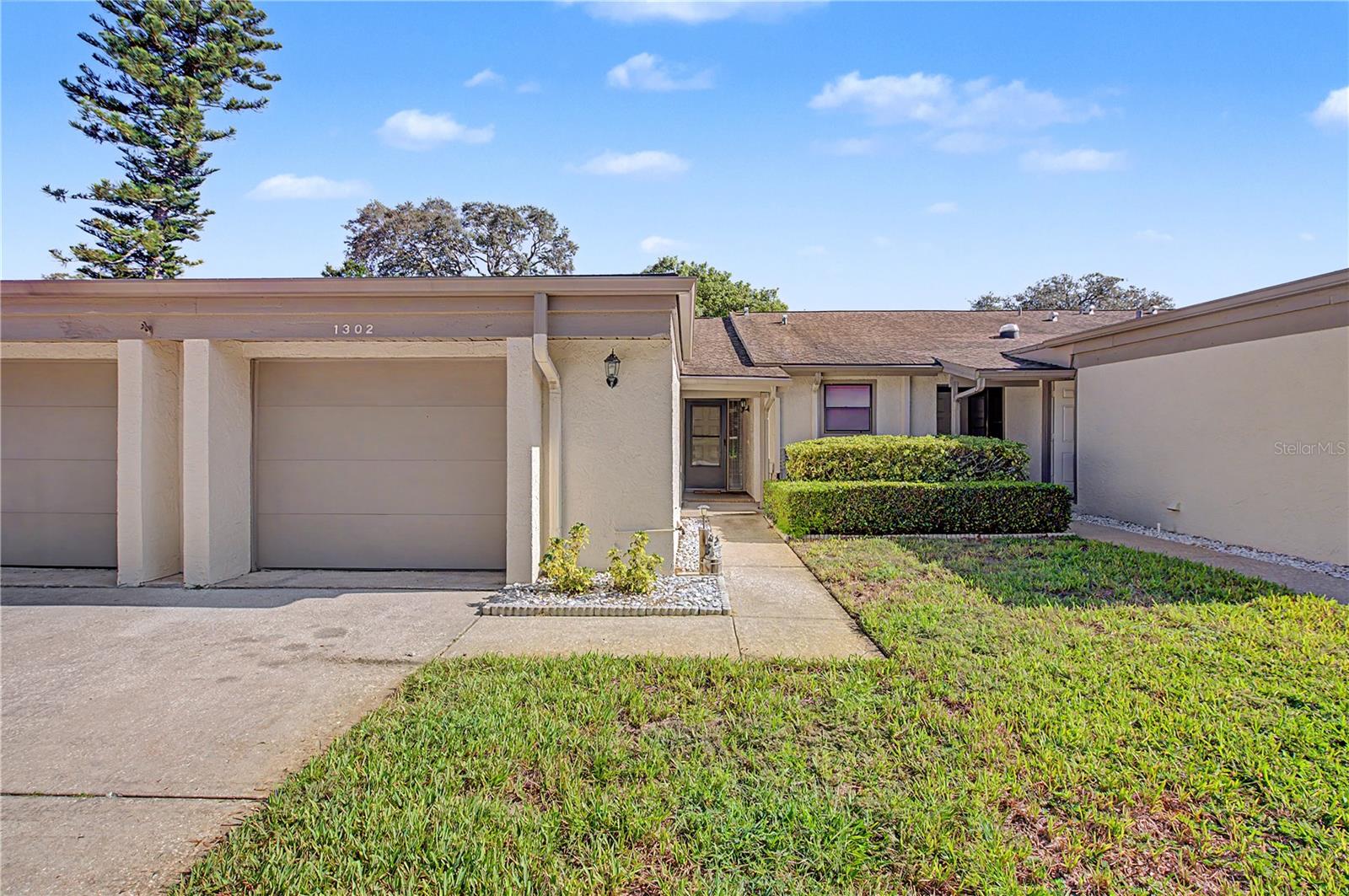 1302 GOLFVIEW DR, Tarpon Springs FL 34689