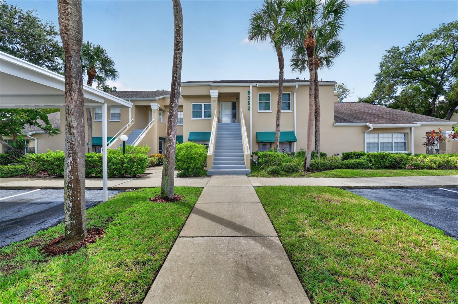 8352 MEADOWBROOK DR #10, Seminole FL 33777