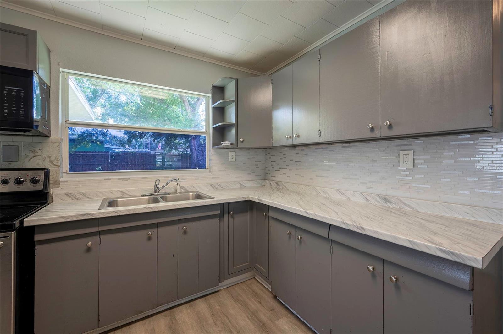 5136 STUDIO DR, Zephyrhills FL 33542