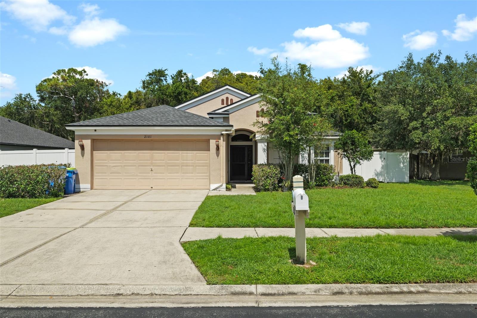 2101 SHELBOURNE CT, Wesley Chapel FL 33543