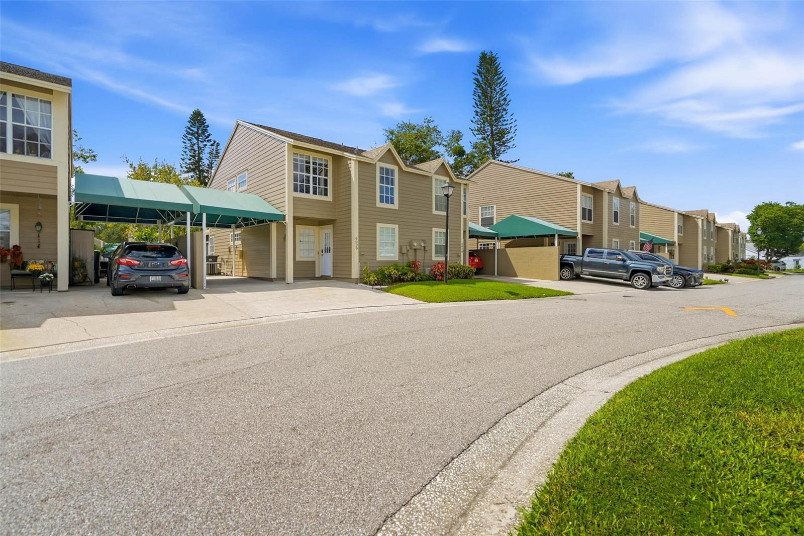 9020 LAKE PLACE LN #9020, Tampa FL 33634