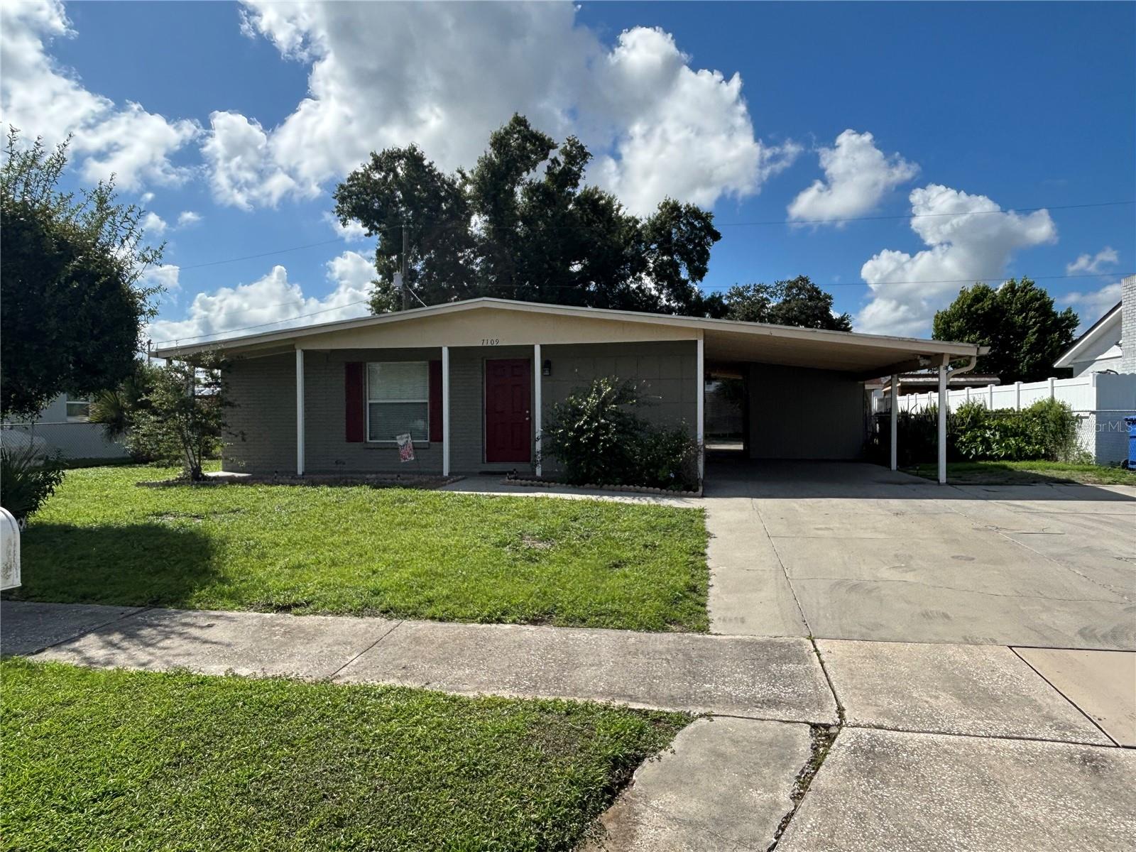 7109 LIMESTONE LN, Tampa FL 33619