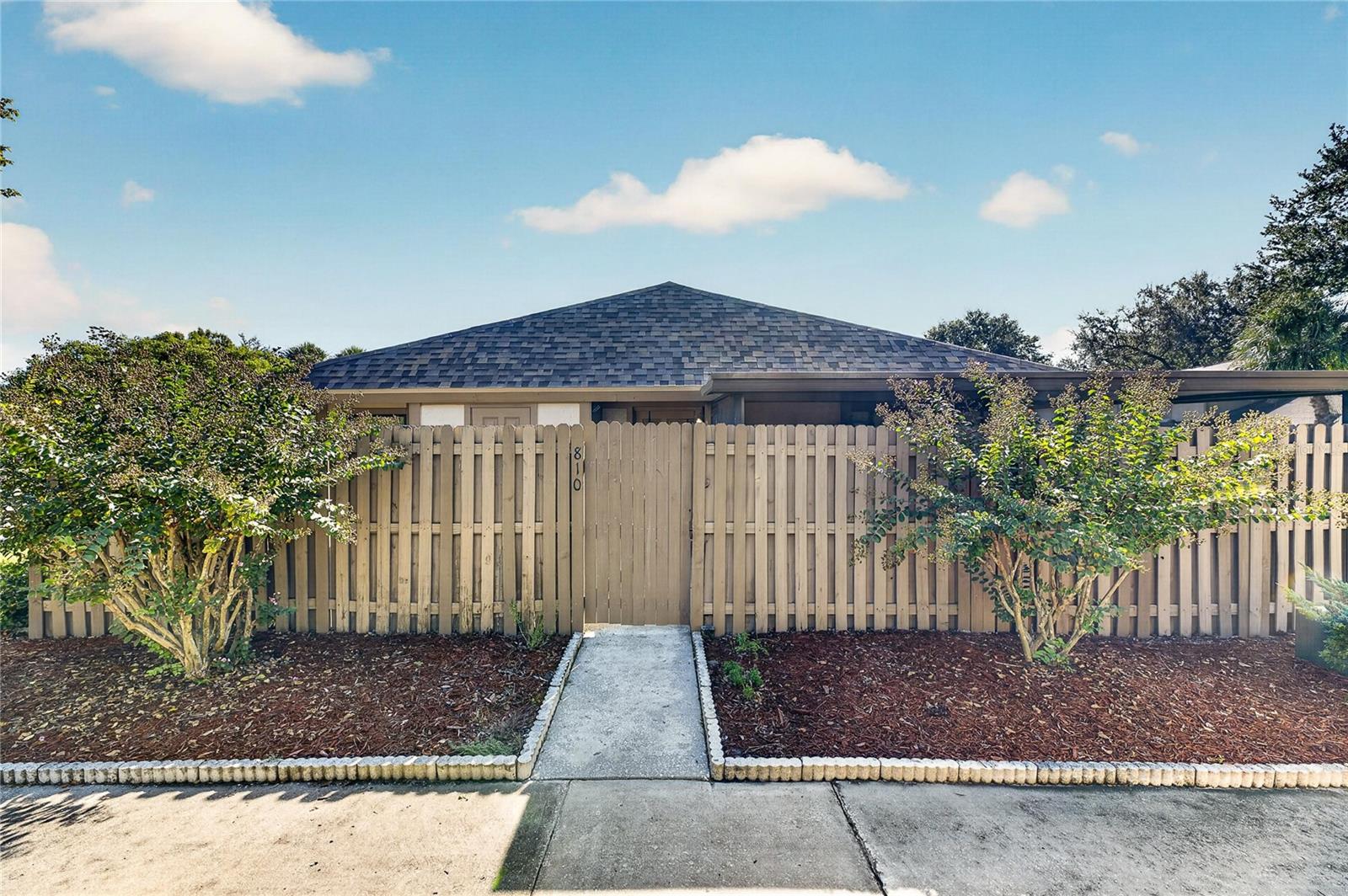 810 HUNTERS CT, Brandon FL 33511