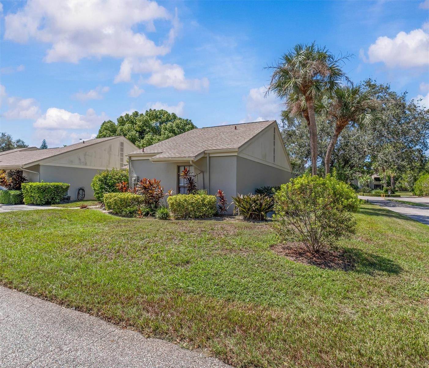 1 WINDRUSH BAY DR, Tarpon Springs FL 34689