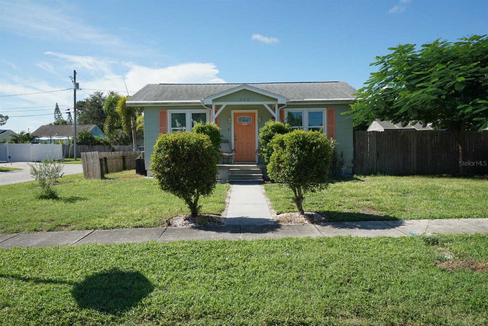 145 NE LINCOLN CIR N, St Petersburg FL 33702