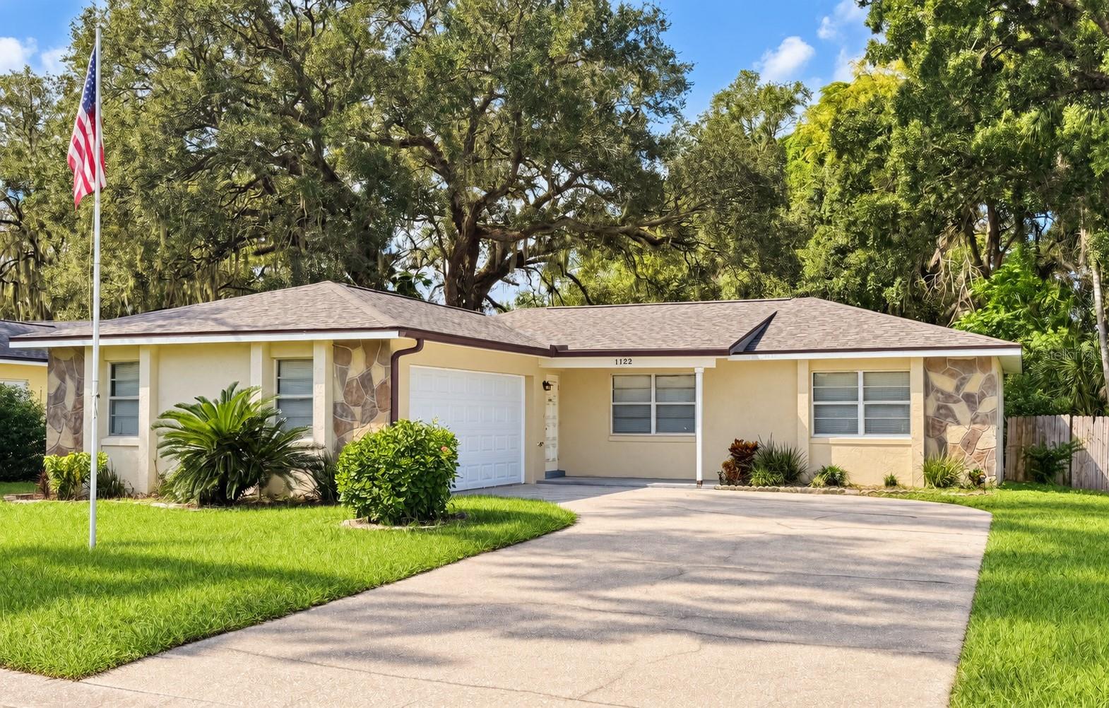 1122 ESTATEWOOD DR, Brandon FL 33510