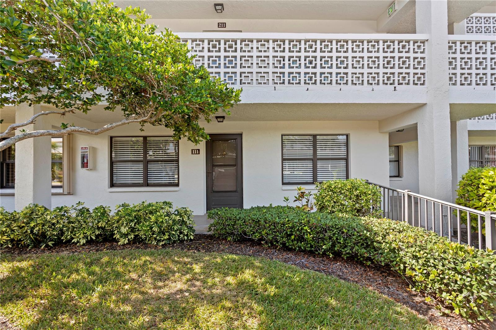 4910 BAY ST NE #111, St Petersburg FL 33703