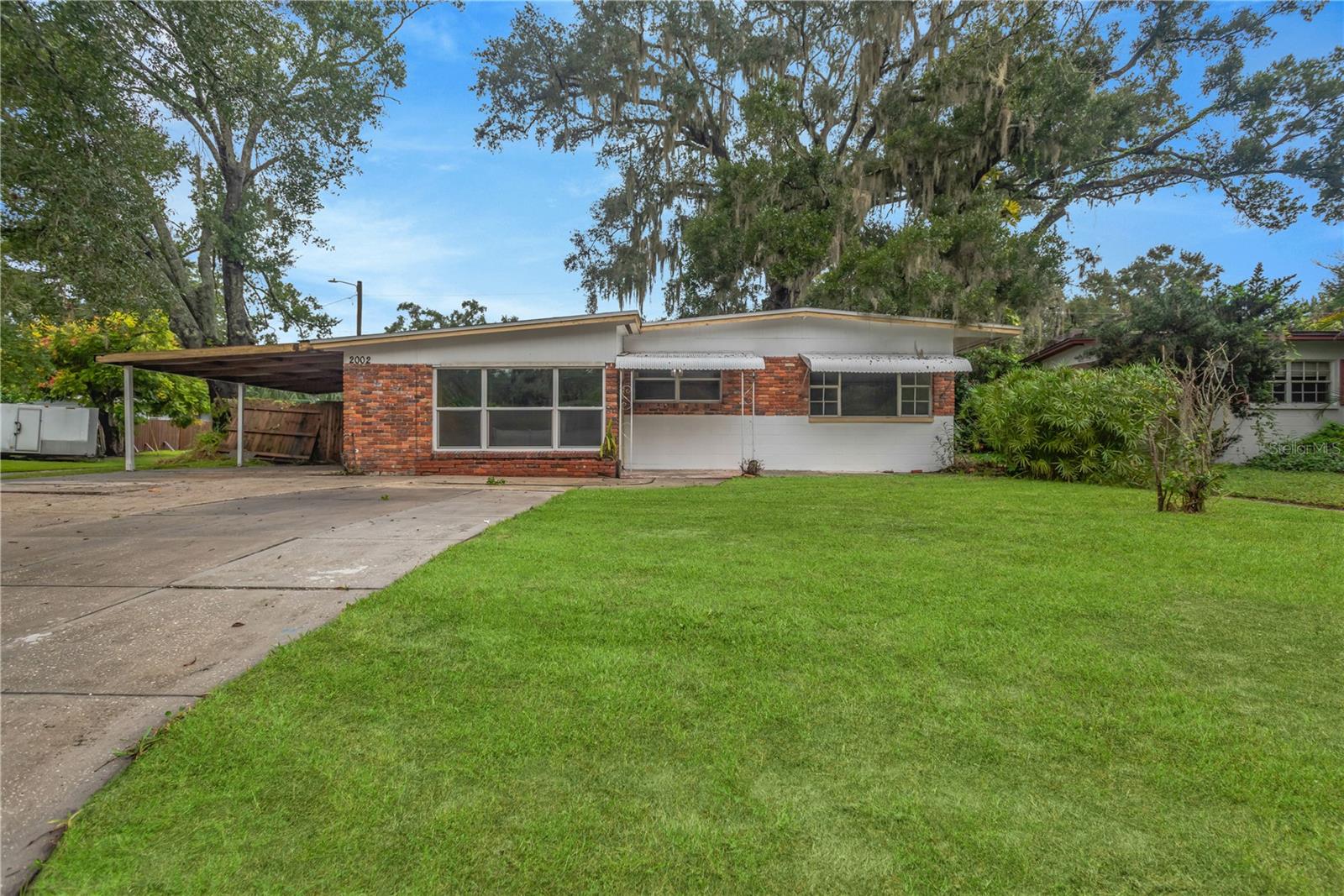 2002 E CRENSHAW ST, Tampa FL 33610