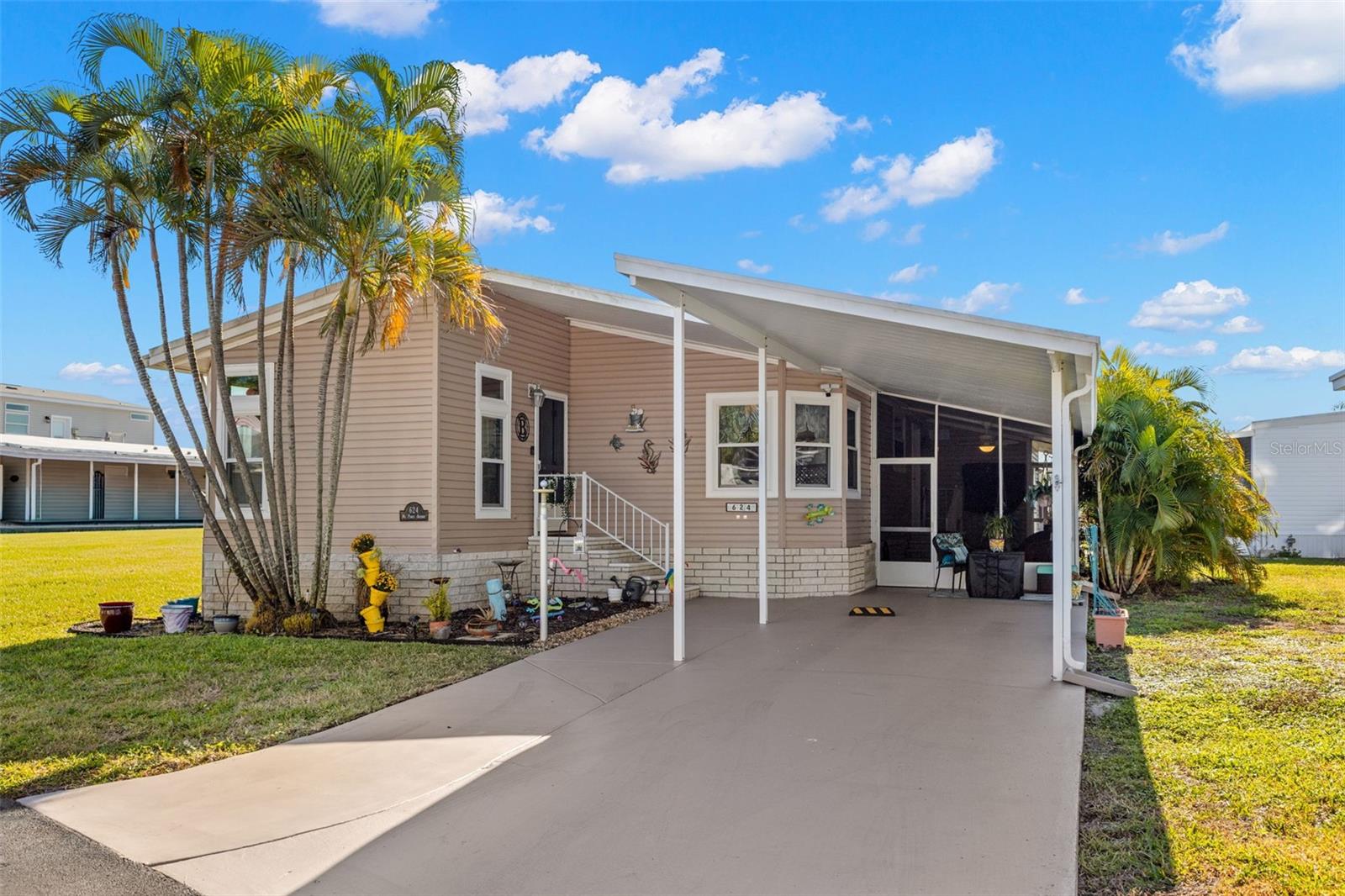 624 MOUNT PINEY AVE NE #703, St Petersburg FL 33702