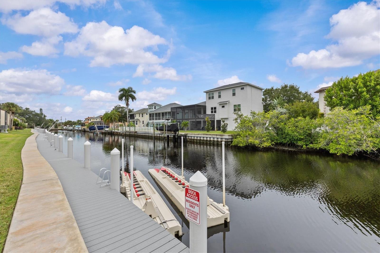 381 MOORINGS COVE DR #9B, Tarpon Springs FL 34689