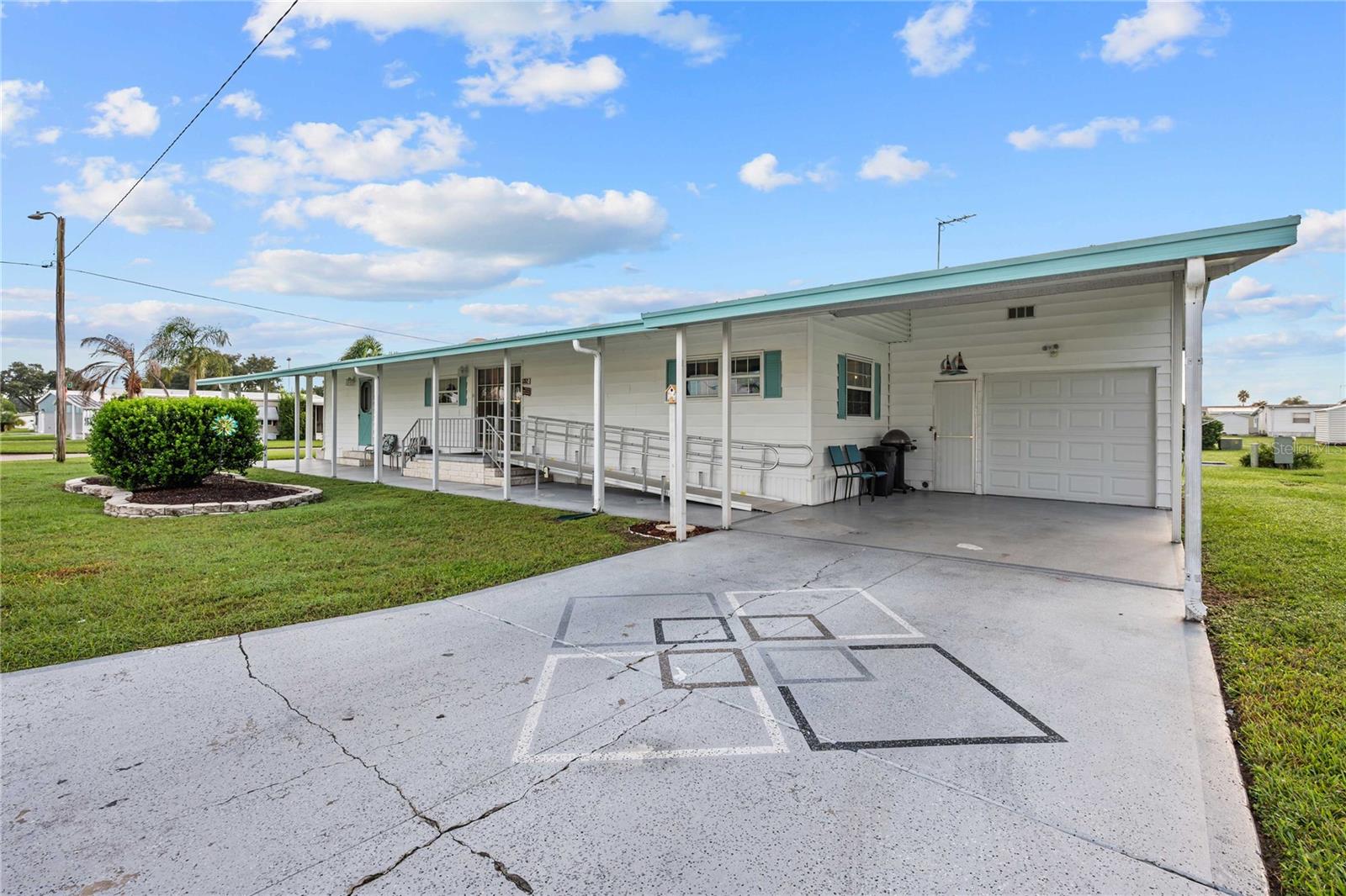 5352 PLANT ST, Zephyrhills FL 33542