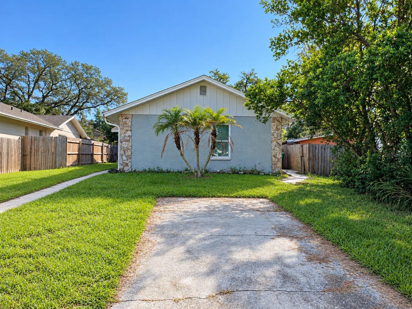 10417 N HARTTS DR, Tampa FL 33617