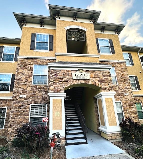 10203 COURTNEY PALMS BLVD #202, Tampa FL 33619