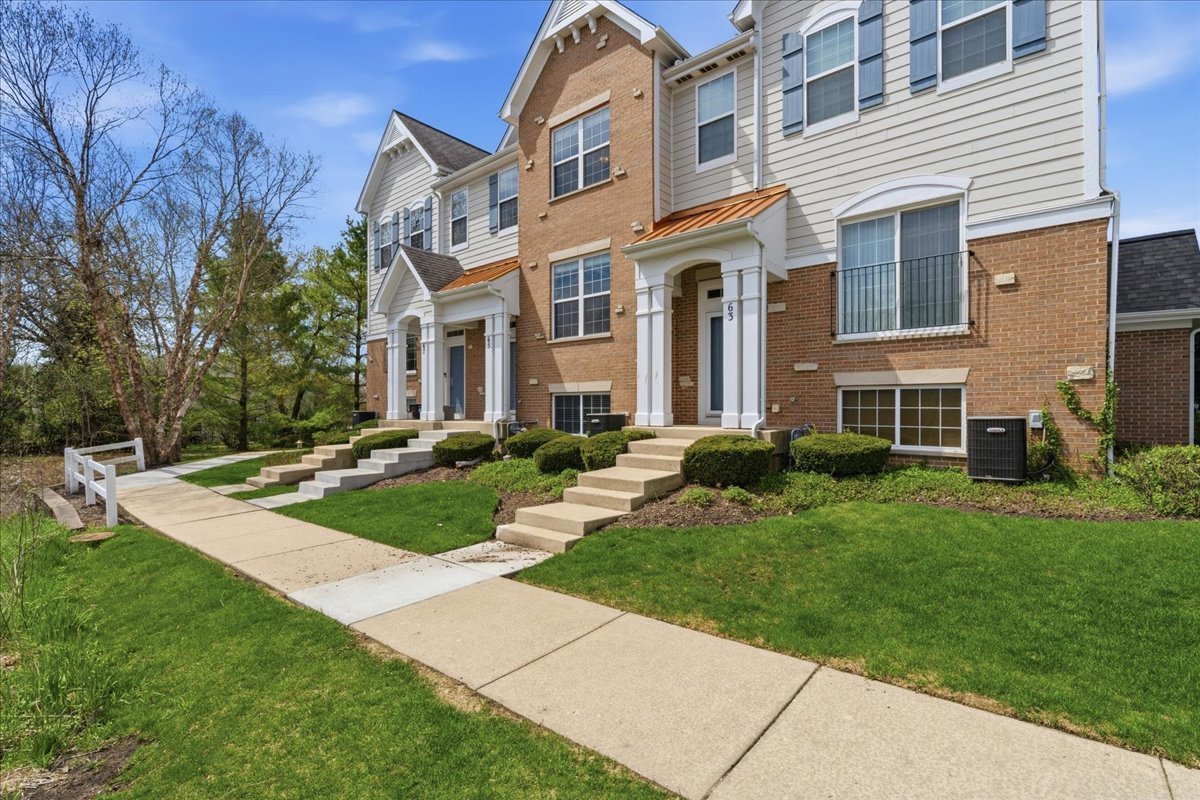 65 Arcadia Lane, Lake Zurich IL 60047