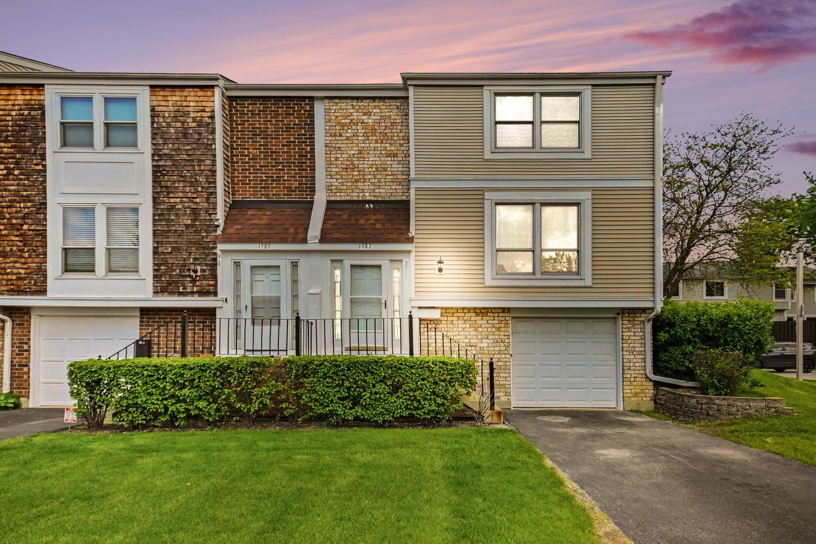 1987 Oxford Lane, Hoffman Estates IL 60169