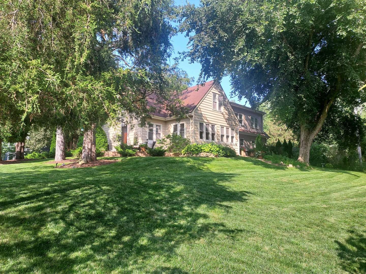 201 Devonshire Road, Tower Lakes IL 60010