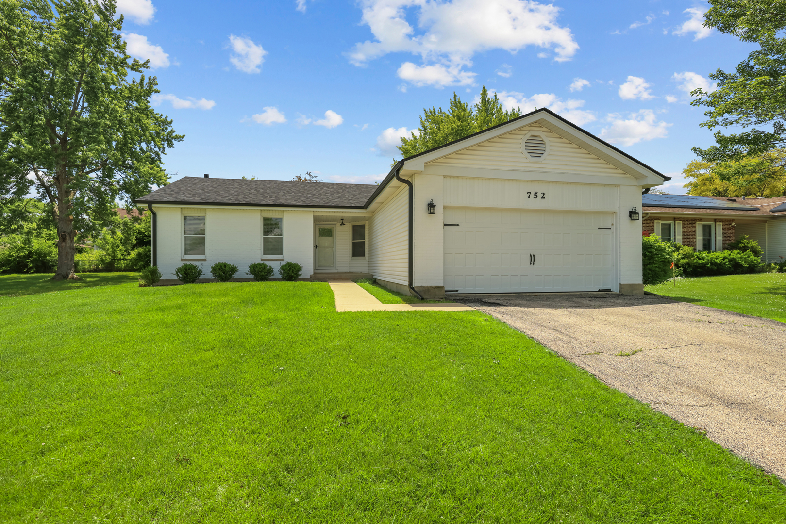752 N Brookdale Drive, Schaumburg IL 60194