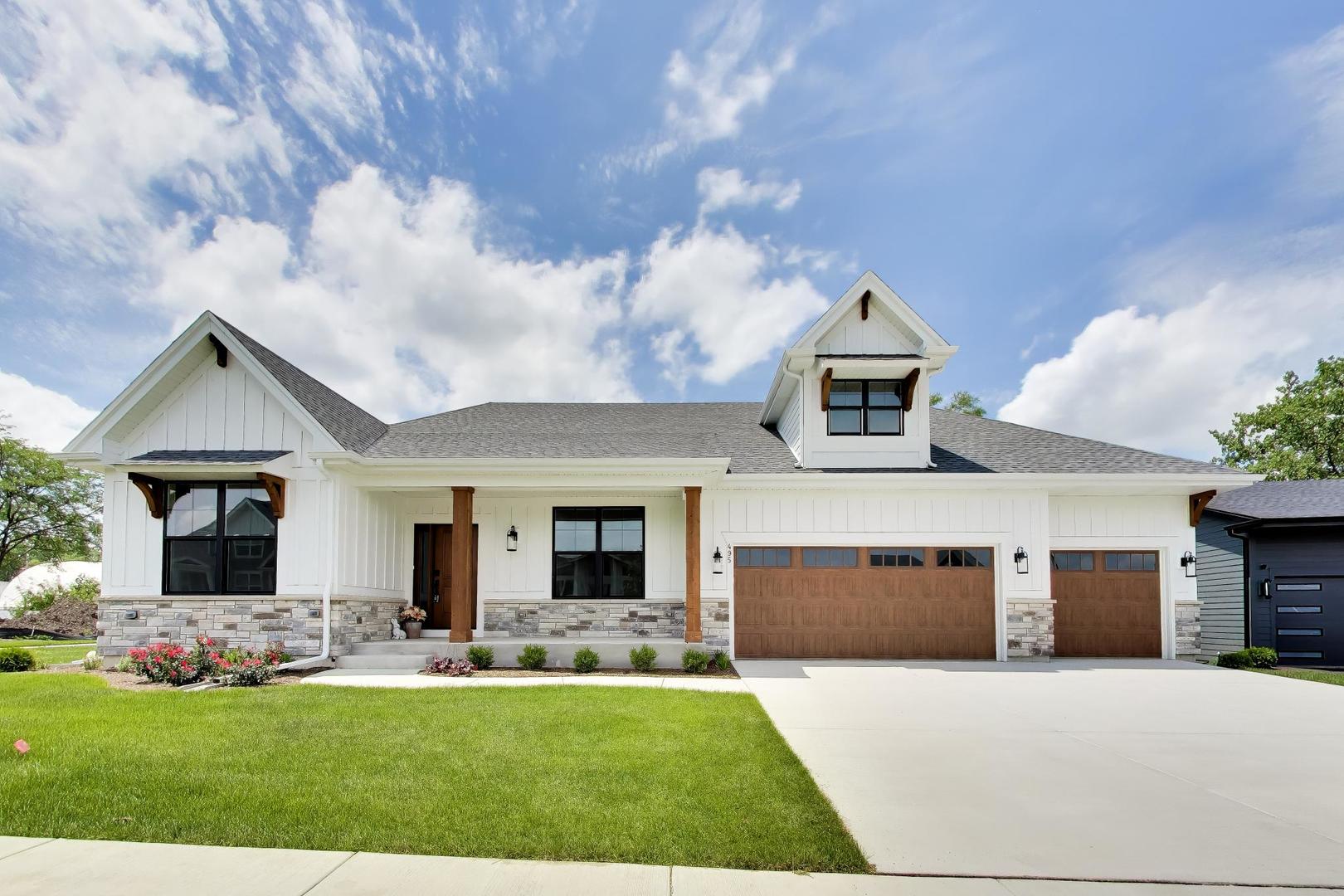 495 CORA Lane, St. Charles IL 60174