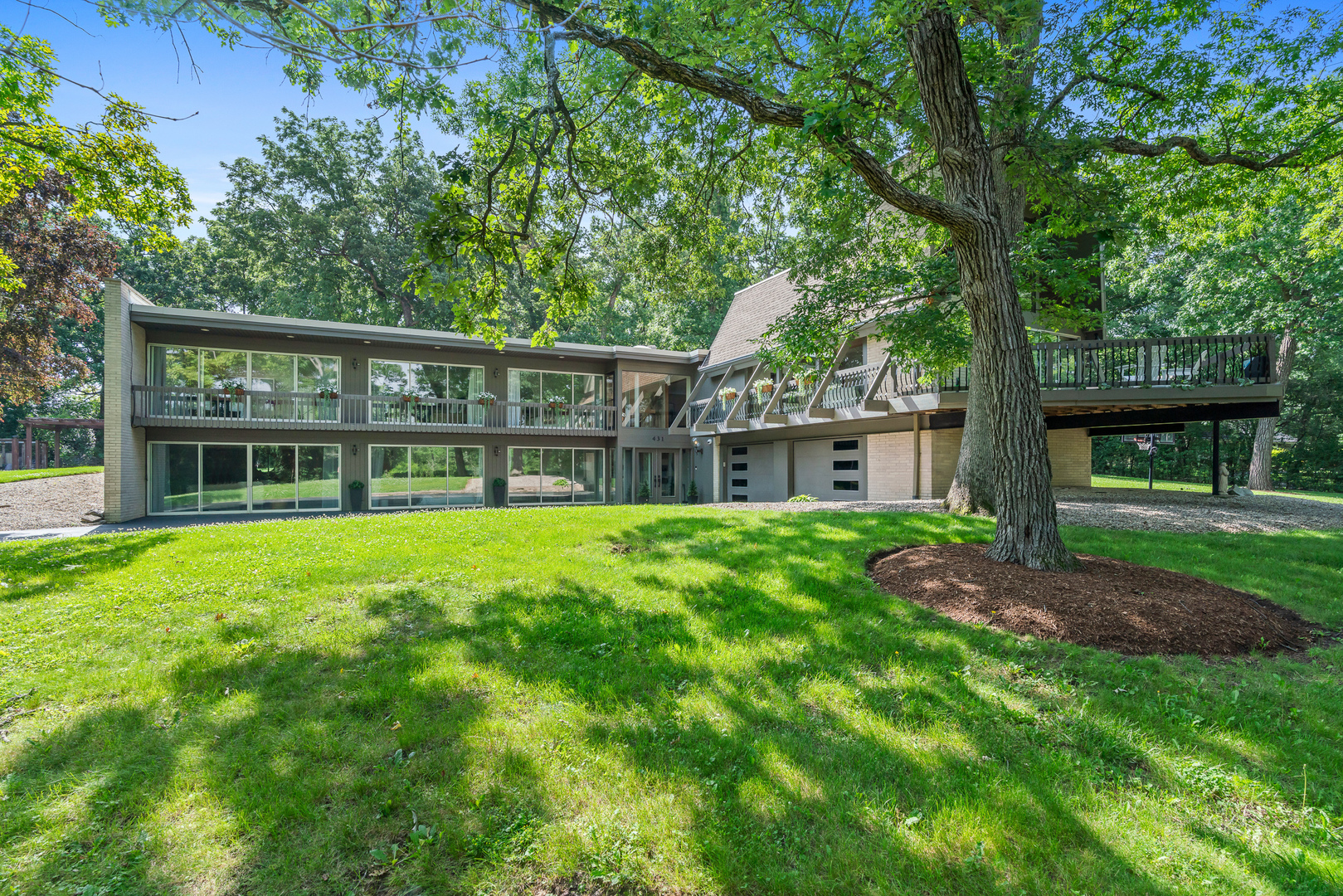 431 Maplewood Drive, Barrington IL 60010