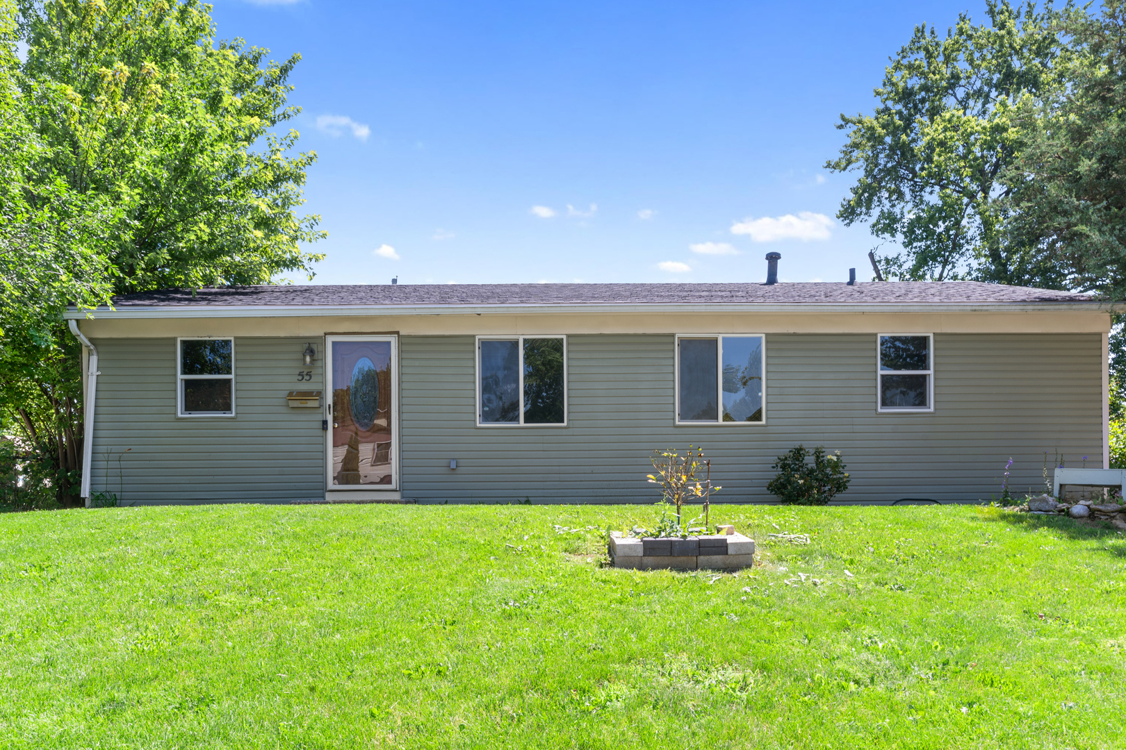55 Alameda Drive, Carpentersville IL 60110