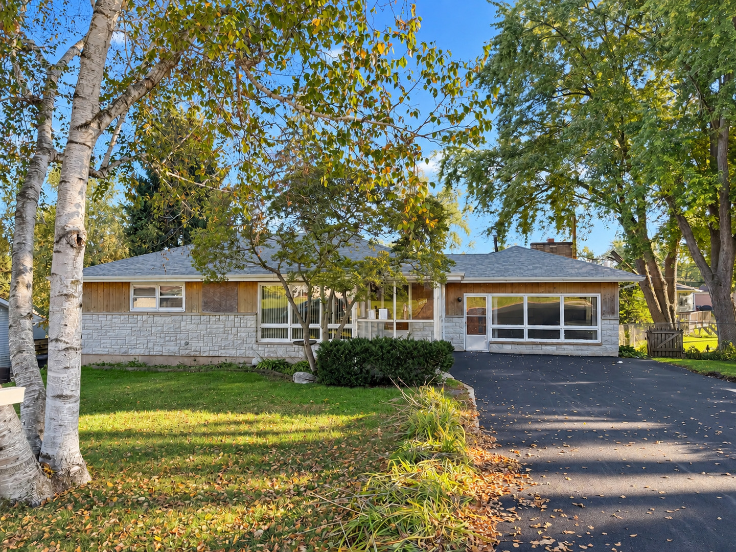 1401 Channel Beach Avenue, Johnsburg IL 60051
