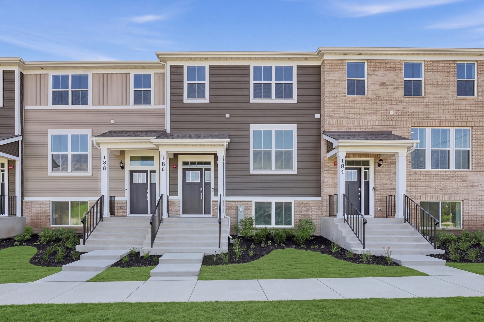 186 E Berkshire Drive, Crystal Lake IL 60014