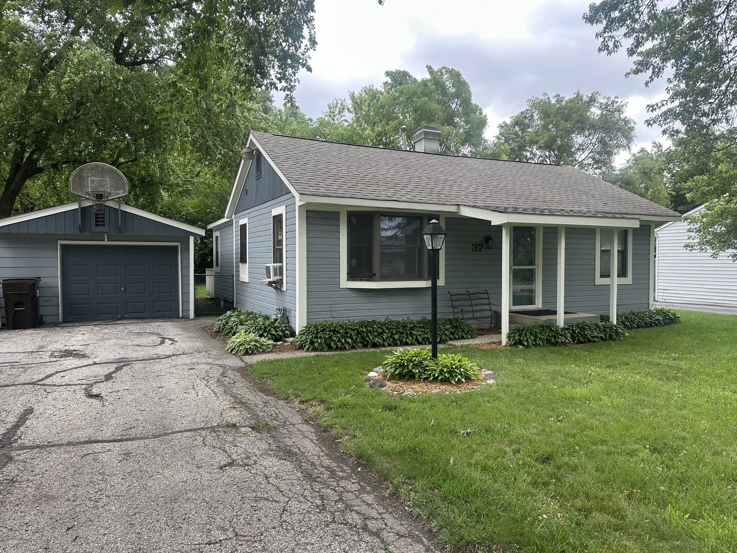 37 S Heather Drive, Crystal Lake IL 60014