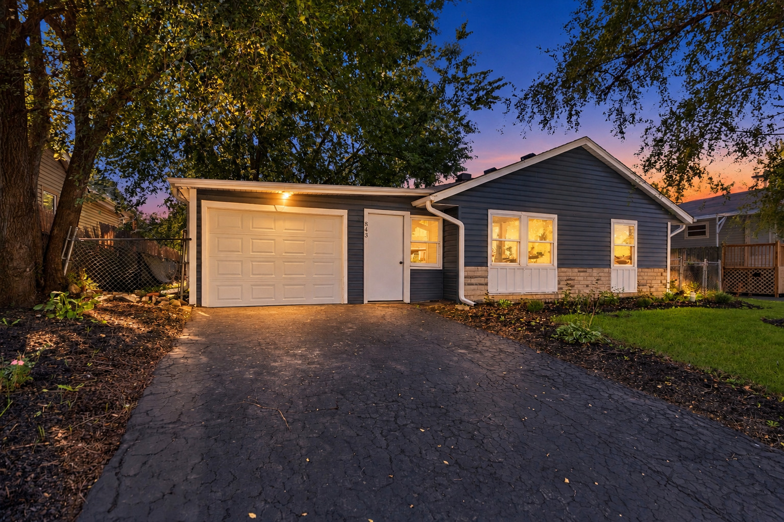 843 Navajo Drive, Carpentersville IL 60110