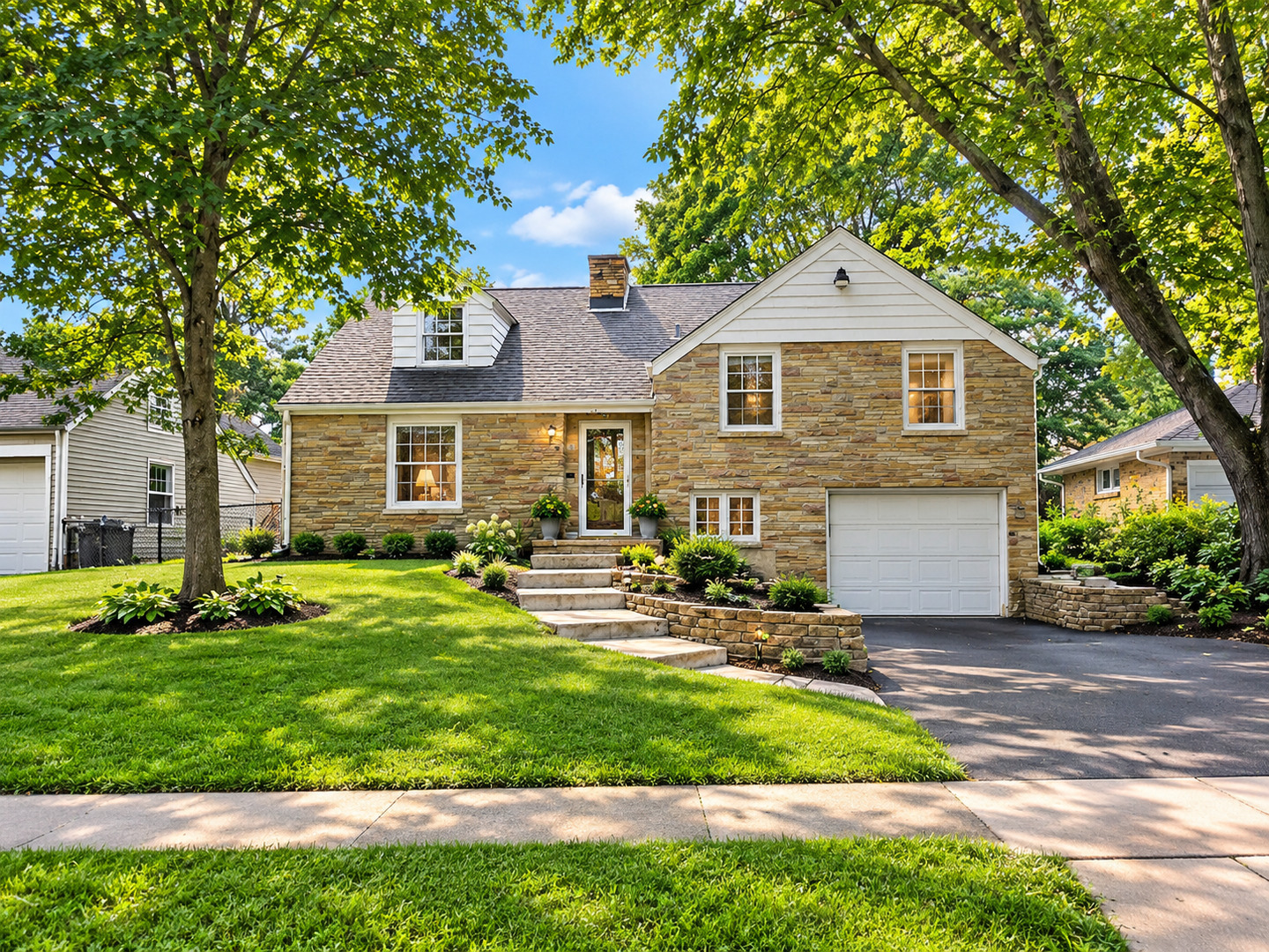 454 N Commonwealth Avenue, Elgin IL 60123