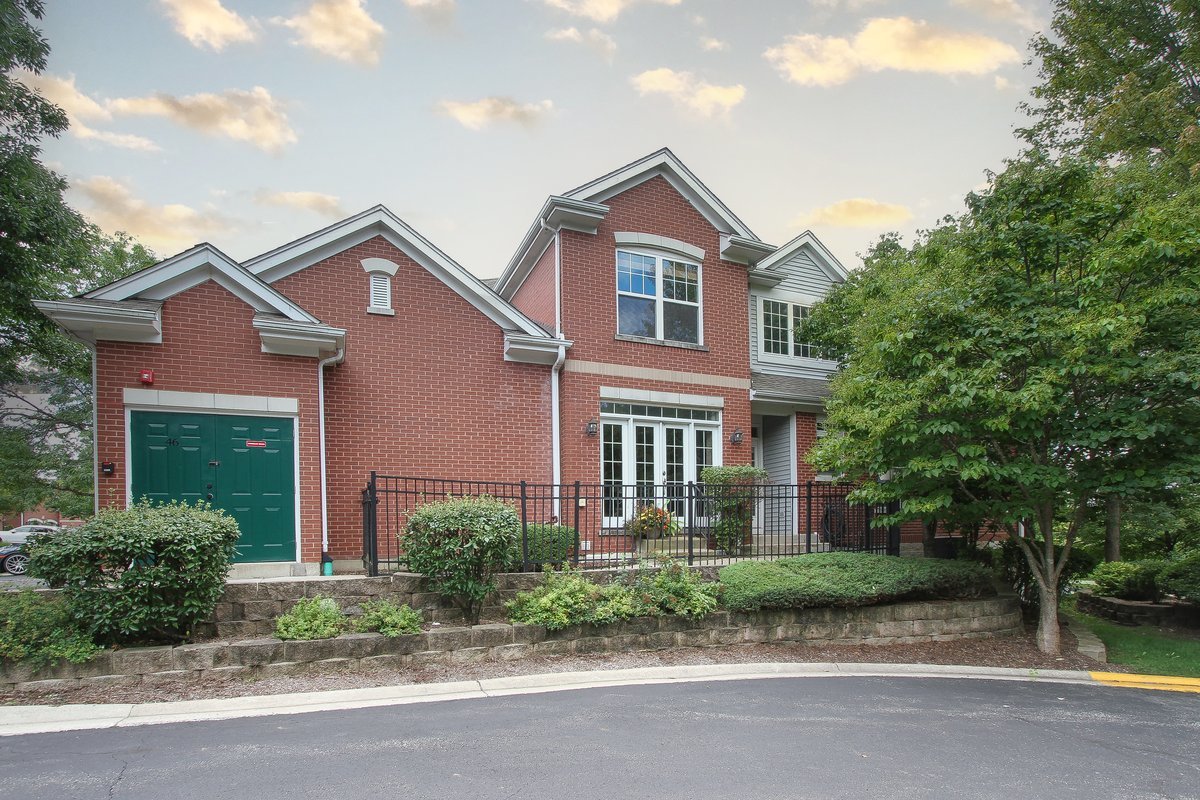44 Lakebreeze Court, Lake Zurich IL 60047
