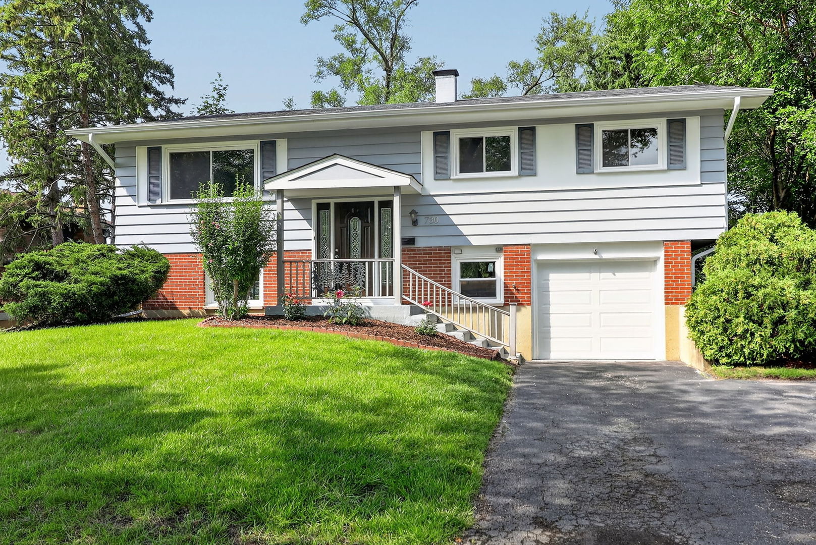 730 Hillcrest Boulevard, Hoffman Estates IL 60169