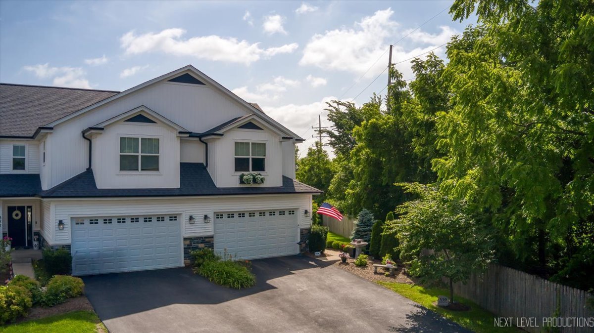 339 Sandholm Court, Geneva IL 60134