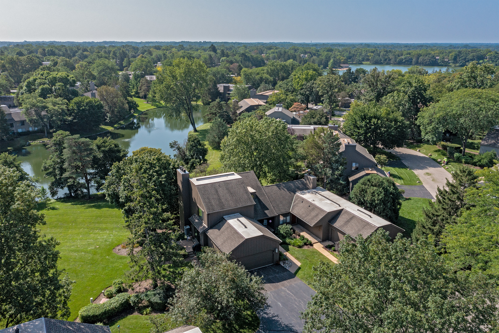 463 Woodview Road, Lake Barrington IL 60010