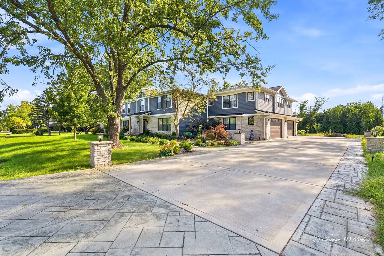 201 Rue Touraine, Deer Park IL 60010