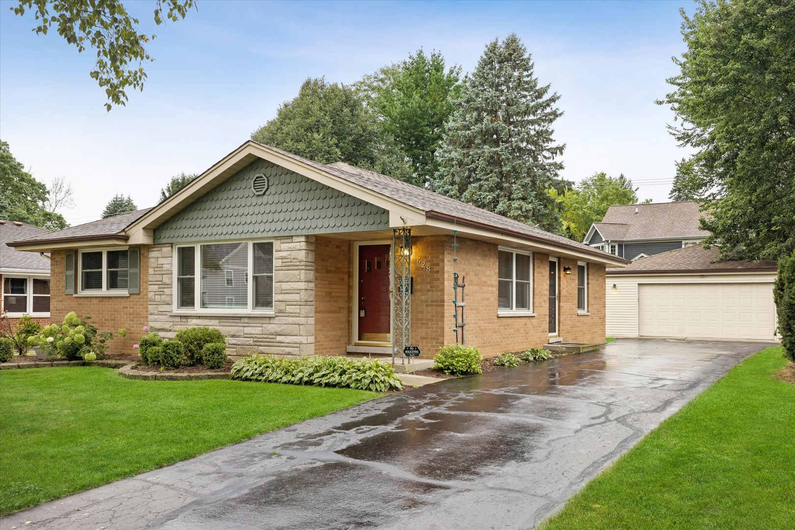 628 N Hickory Avenue, Arlington Heights IL 60004