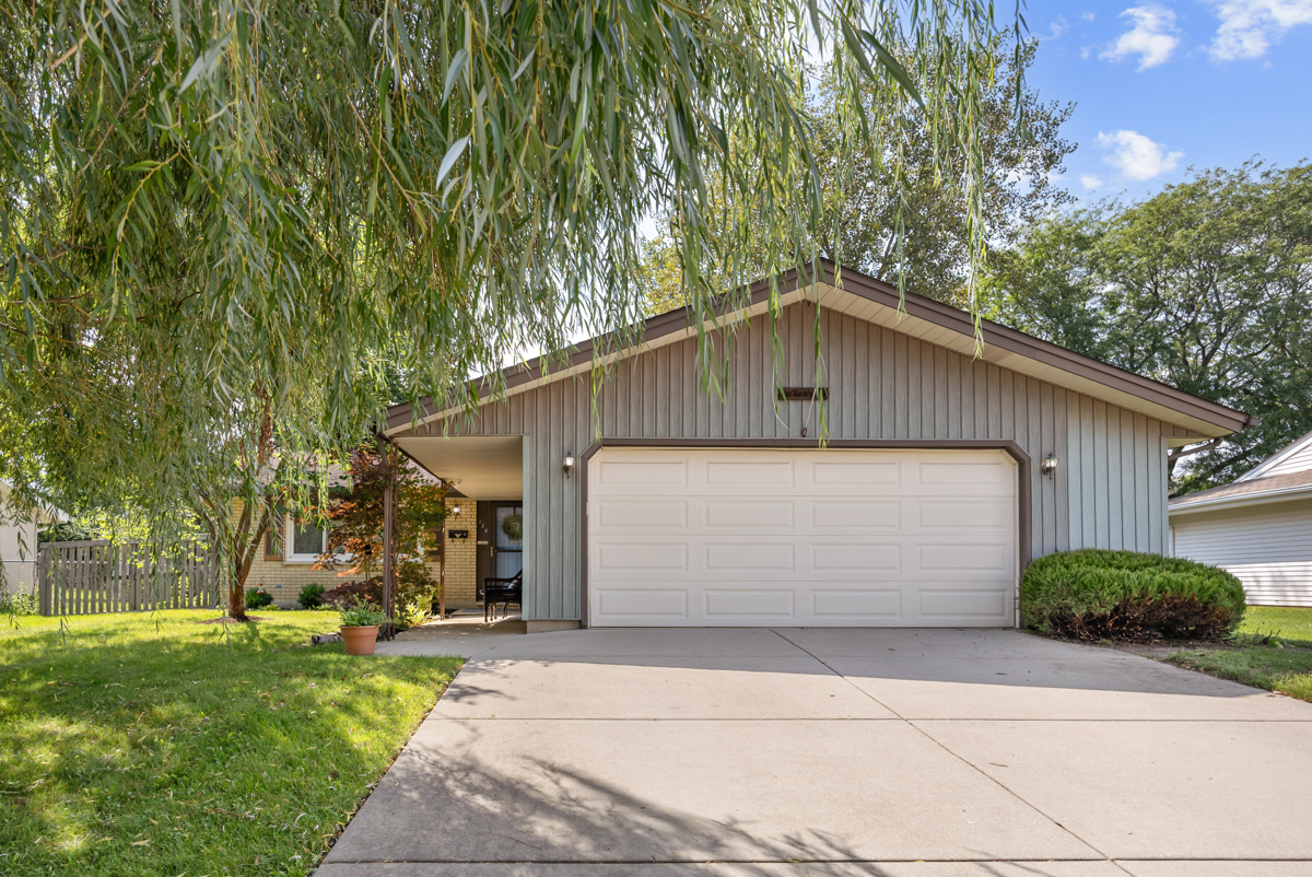 124 Patricia Drive, Schaumburg IL 60193